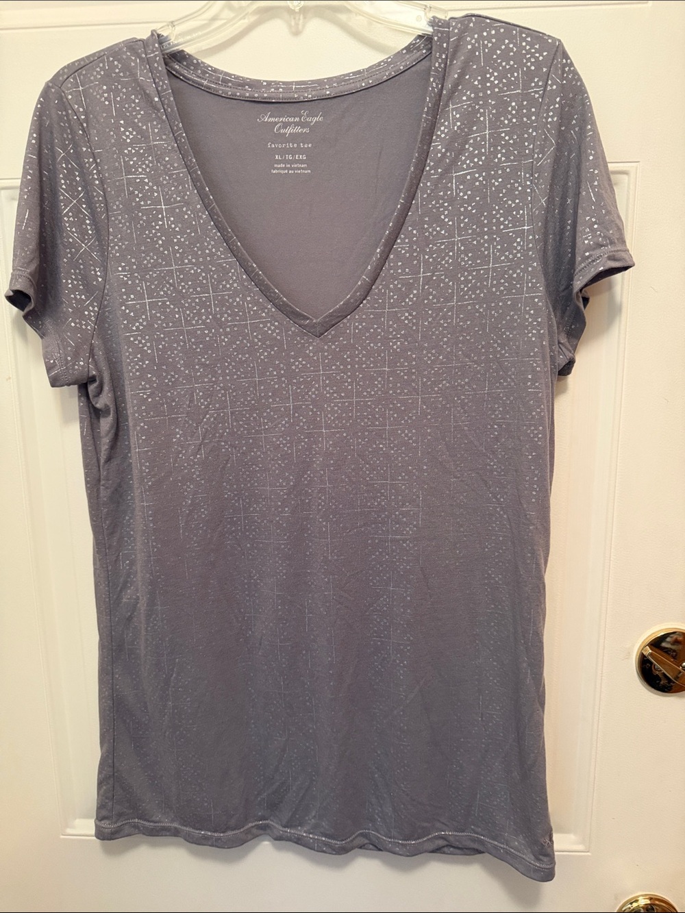 American Eagle Gray with Silver Metallic Design V- Neck Favorite Tee. Size: XL